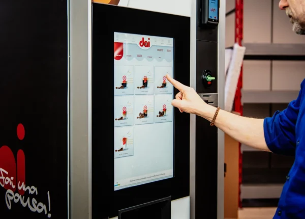 Coges Elysium smart screen for vending